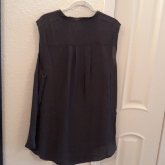 NEW Torrid Dark Grey Vneck Sleeveless Top - Picture 4 of 4